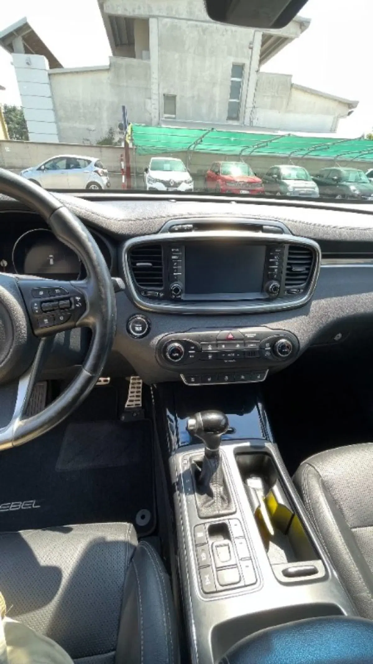 Kia Sorento usata a Novara (9)