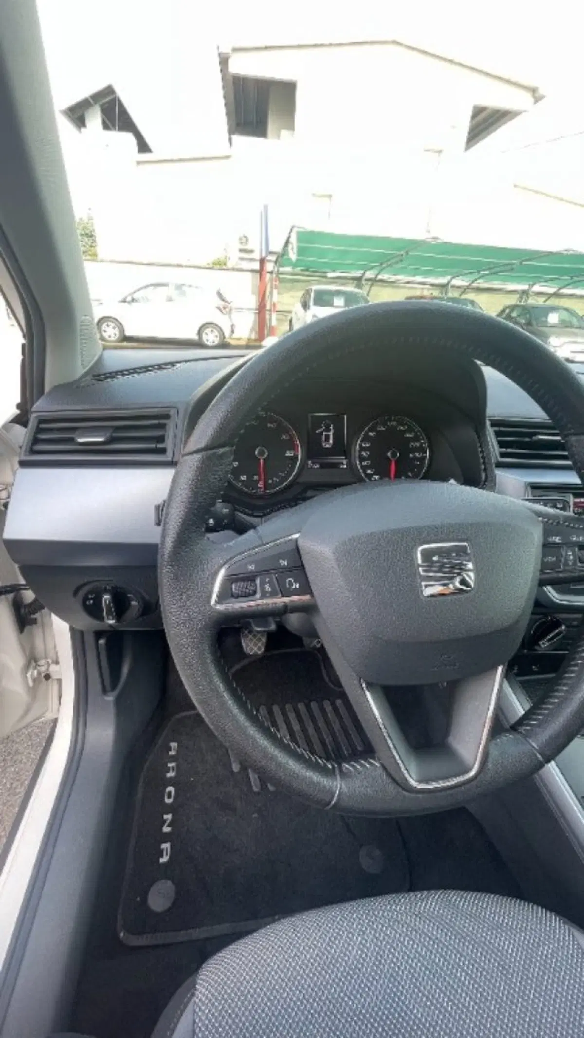 SEAT Arona usata a Novara (11)