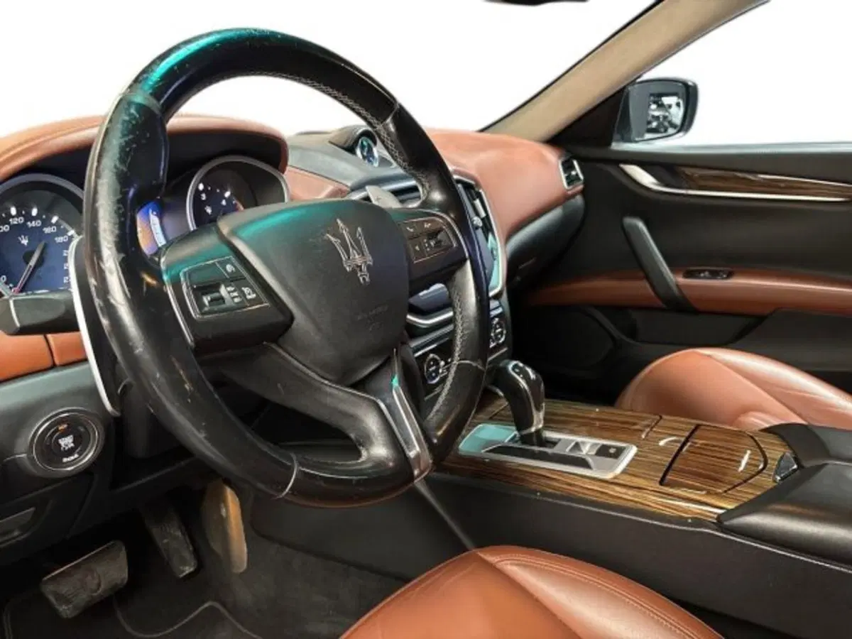 Maserati Ghibli usata a Bologna (11)