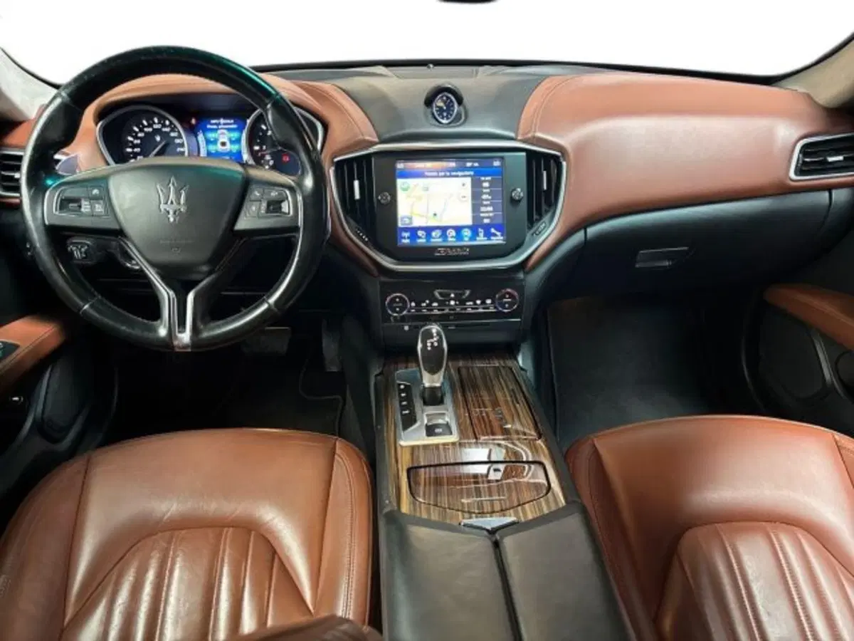 Maserati Ghibli usata a Bologna (13)