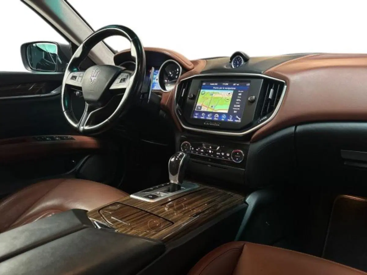 Maserati Ghibli usata a Bologna (15)