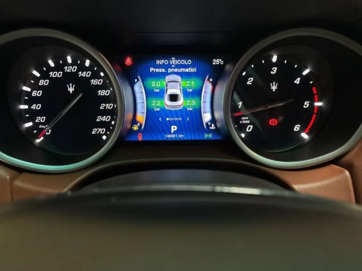 Maserati Ghibli usata a Bologna (18)