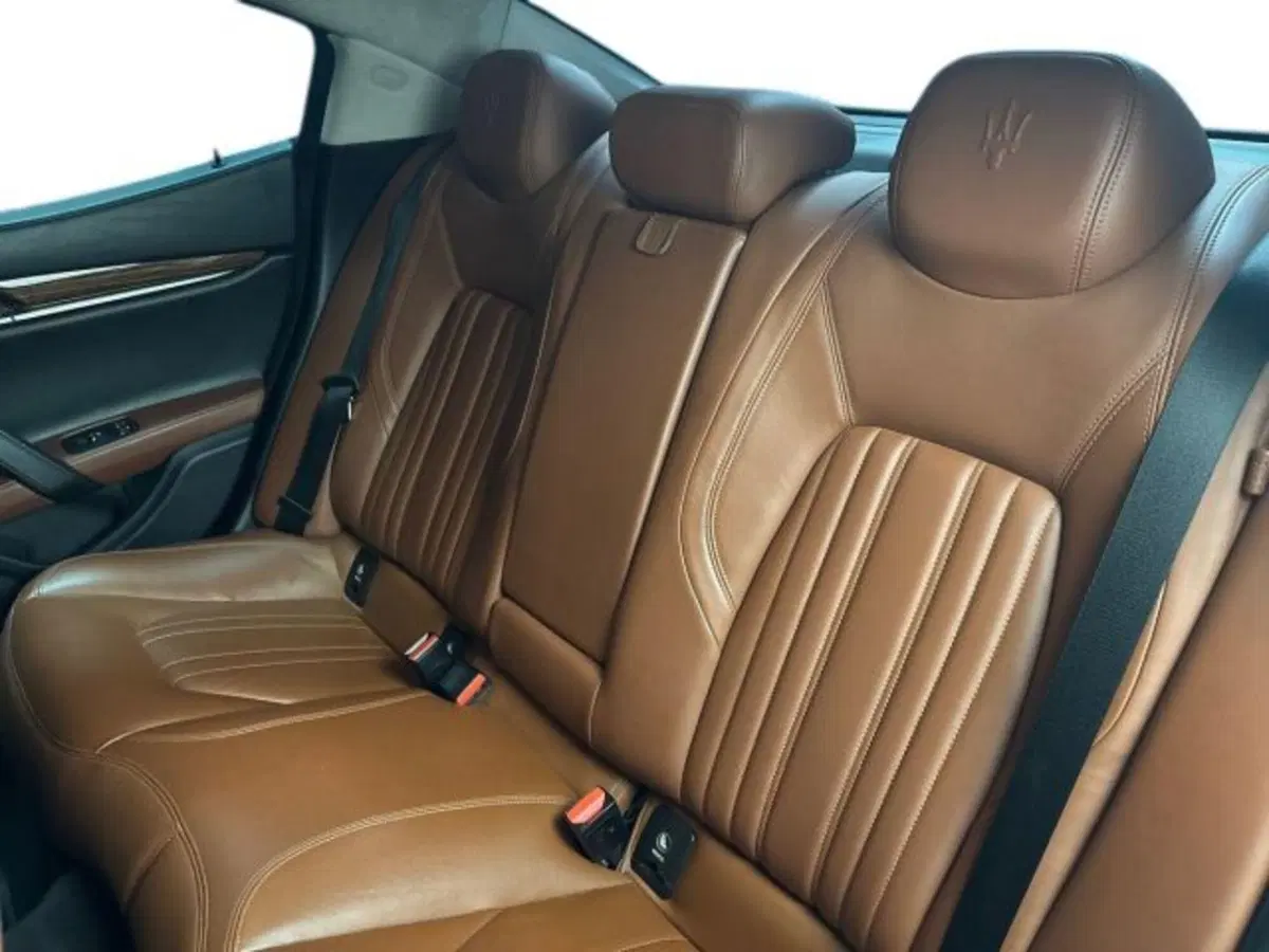 Maserati Ghibli usata a Bologna (9)