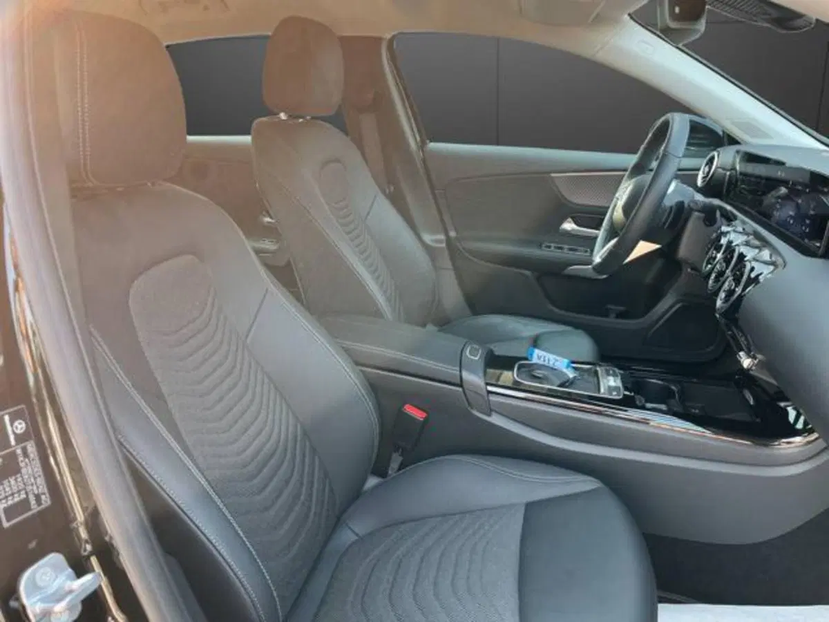 Mercedes-Benz Classe A Sedan usata a Milano (11)
