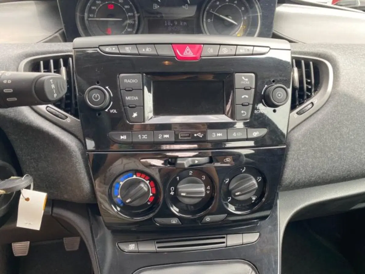Lancia Ypsilon usata a Cuneo (11)