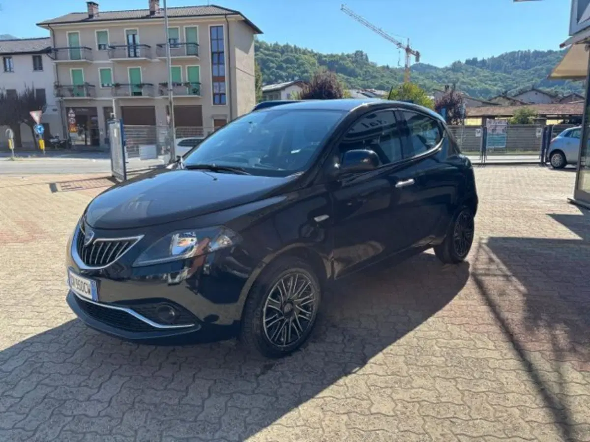Lancia Ypsilon usata a Cuneo (3)
