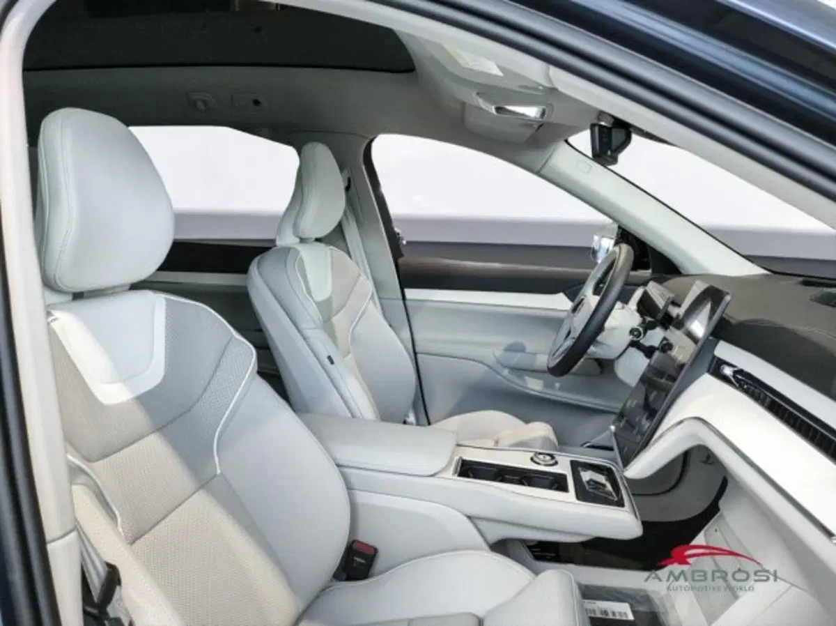 Volvo EX90 nuova a Perugia (8)