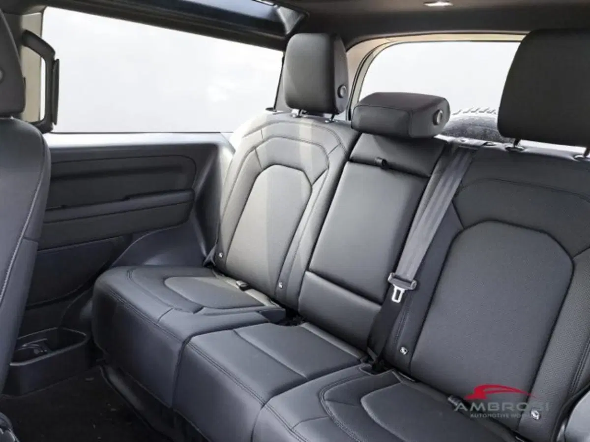 Land Rover Defender usata a Perugia (10)