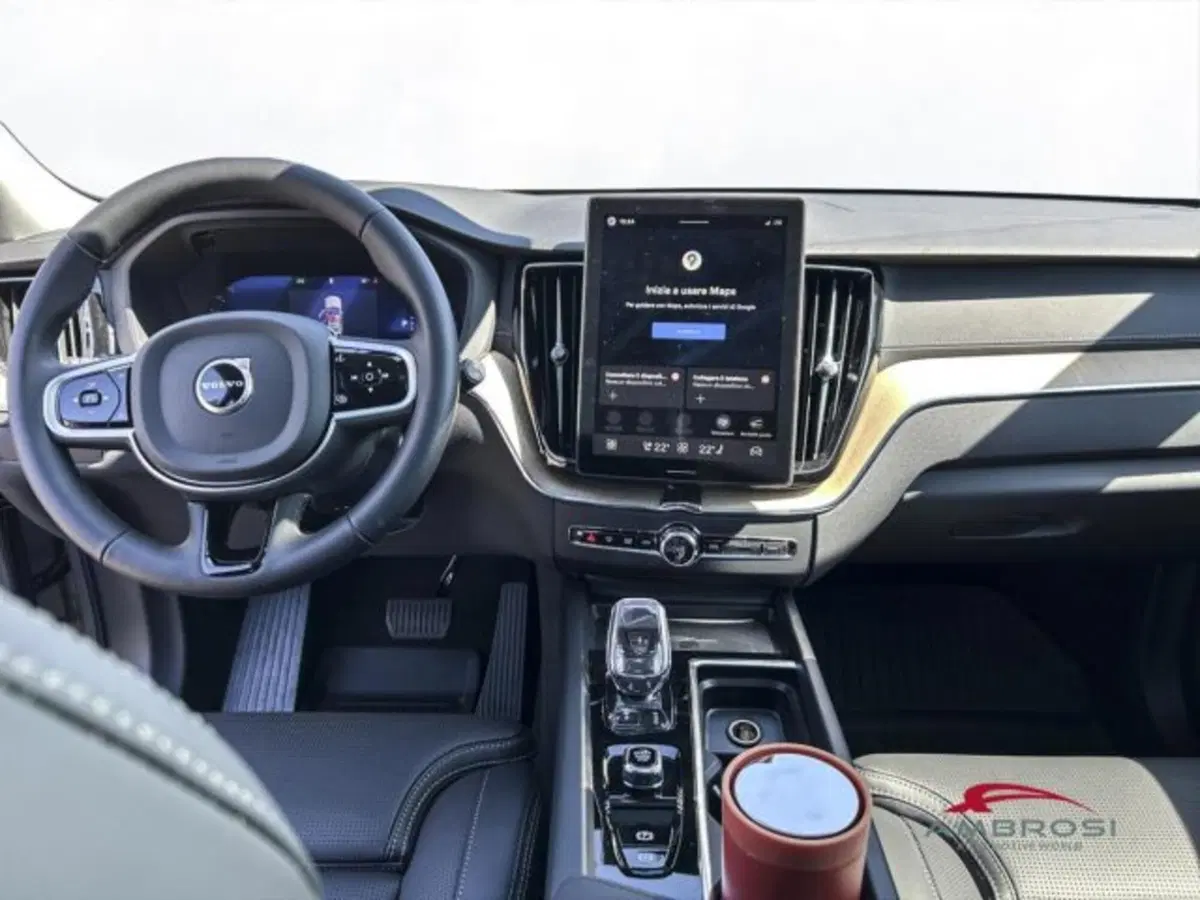 Volvo XC60 nuova a Perugia (14)