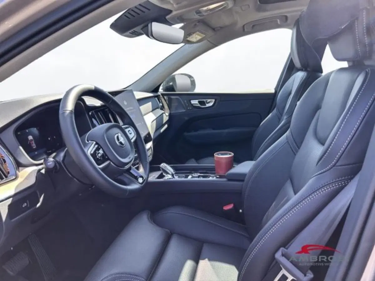 Volvo XC60 nuova a Perugia (9)
