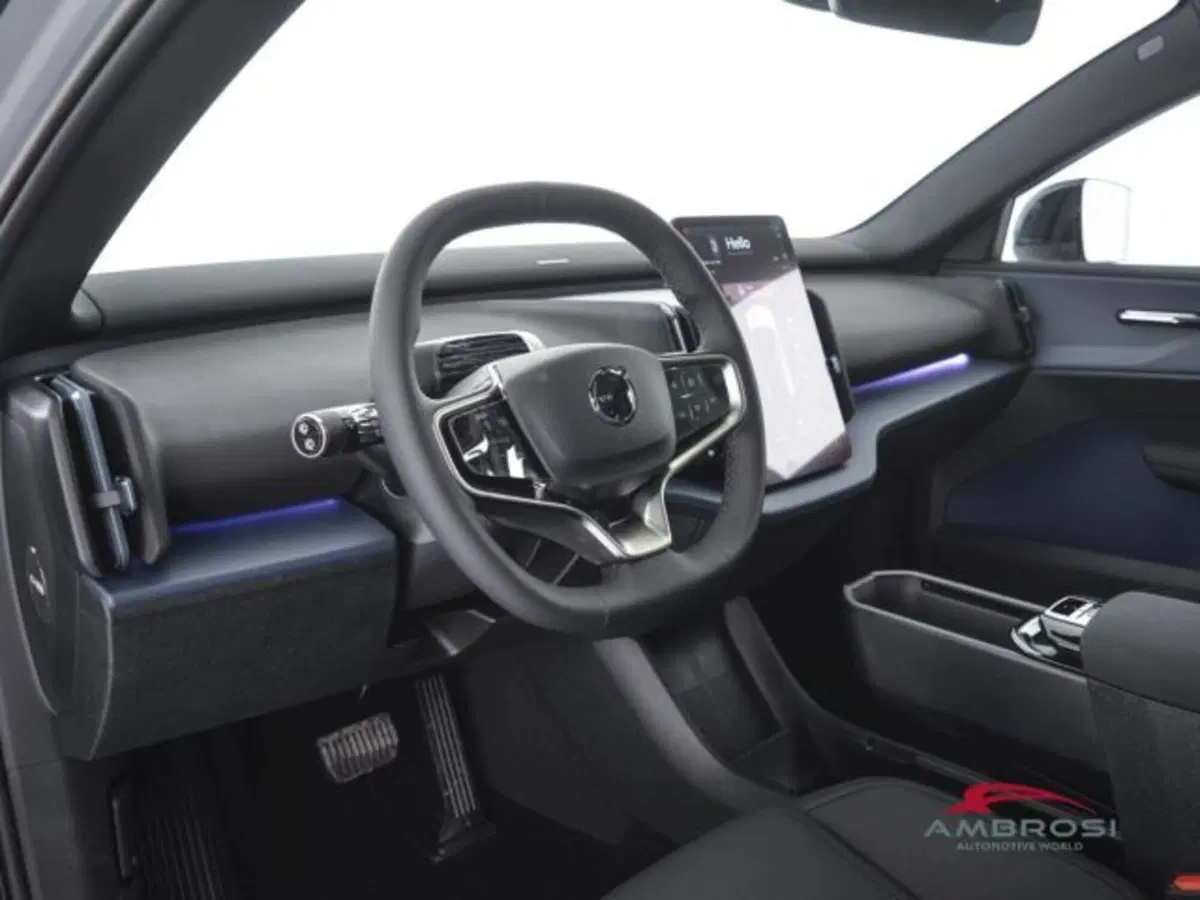 Volvo EX30 Cross Country nuova a Perugia (8)