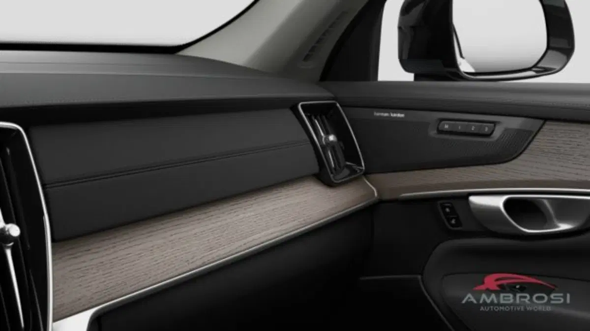 Volvo XC90 nuova a Perugia (14)