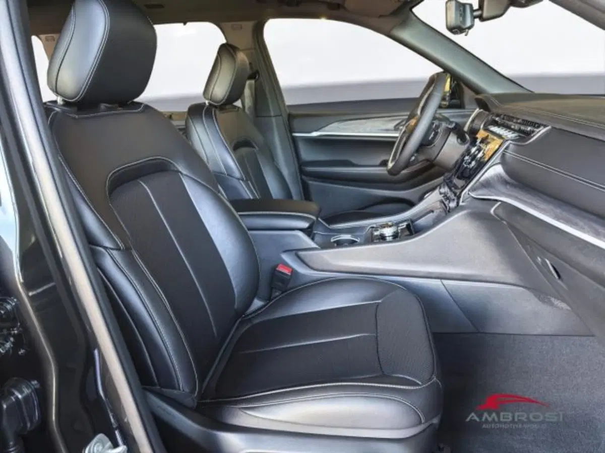 Jeep Grand Cherokee nuova a Perugia (11)