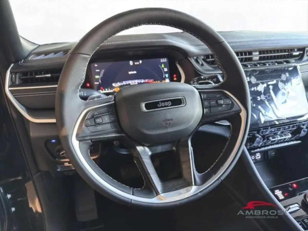 Jeep Grand Cherokee nuova a Perugia (13)