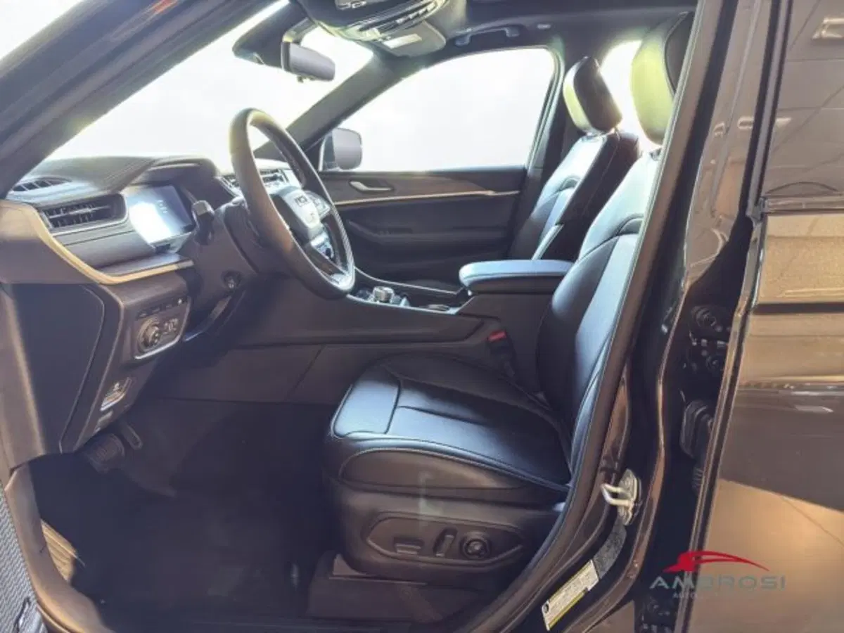 Jeep Grand Cherokee nuova a Perugia (9)
