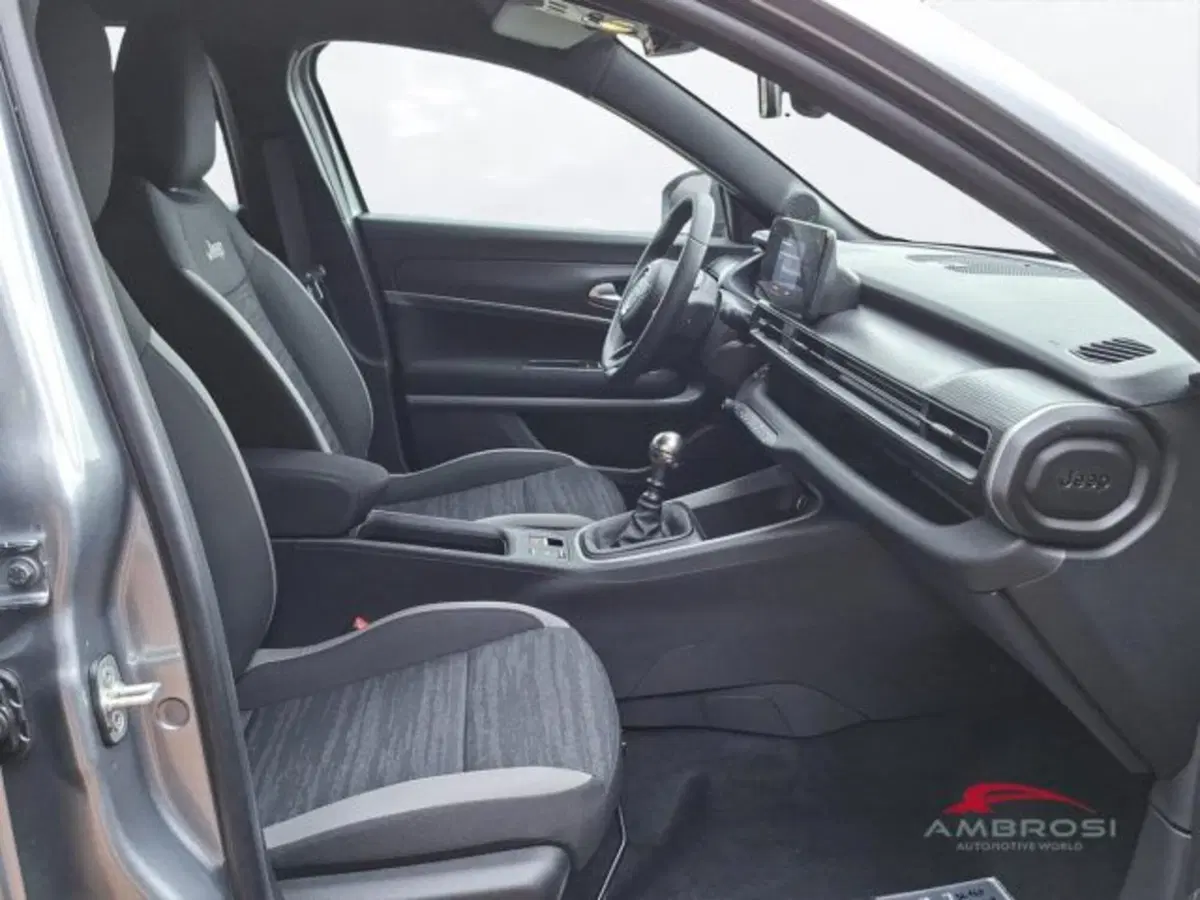 Jeep Avenger nuova a Perugia (12)