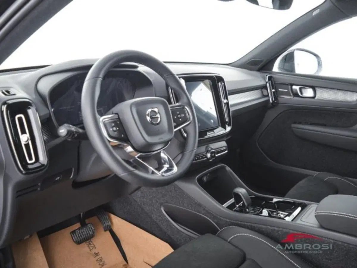 Volvo XC40 nuova a Perugia (8)