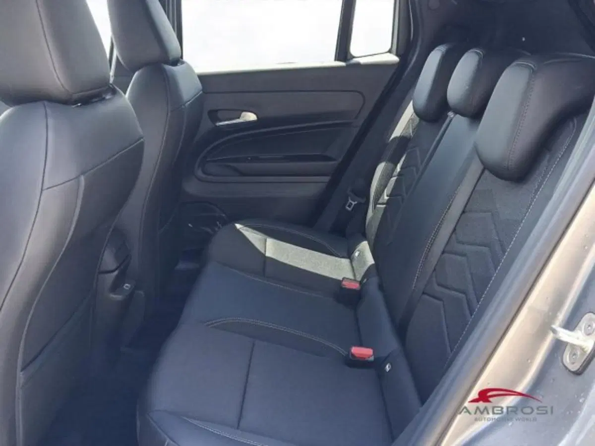 Jeep Avenger nuova a Perugia (11)