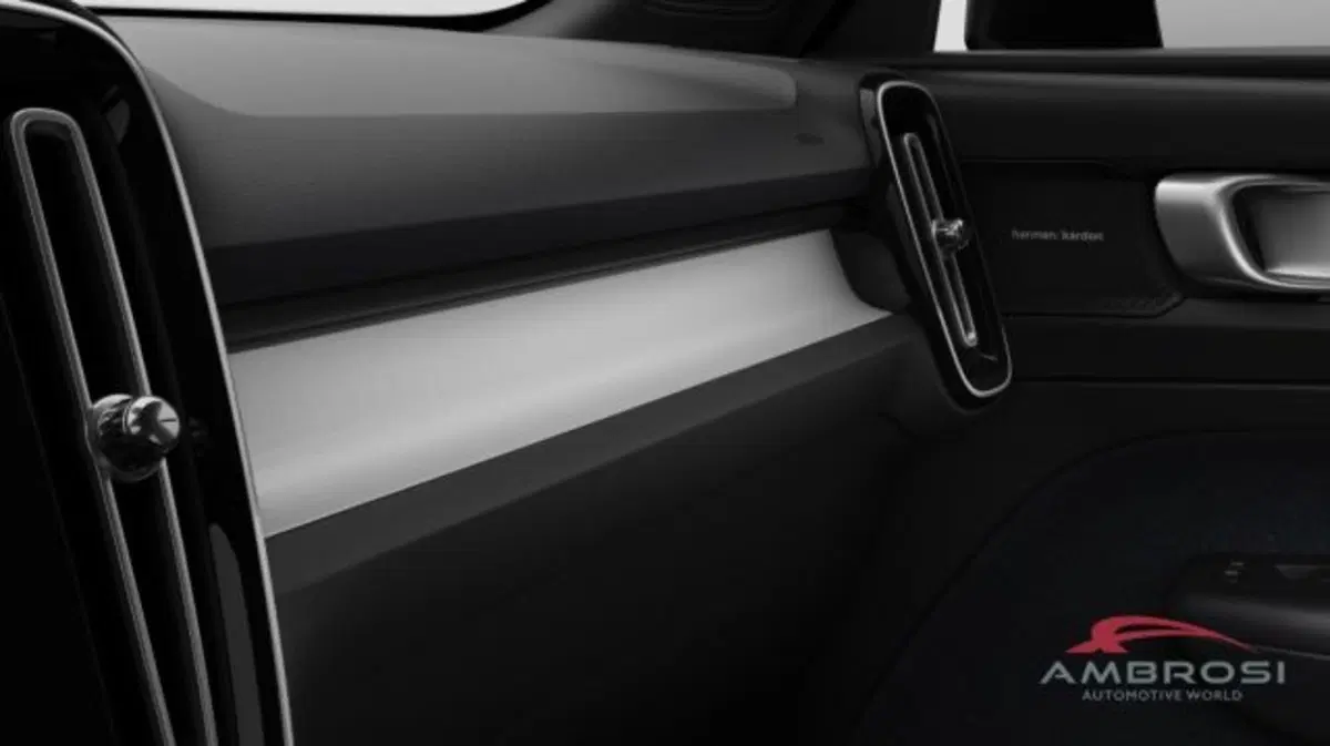 Volvo XC40 nuova a Perugia (14)
