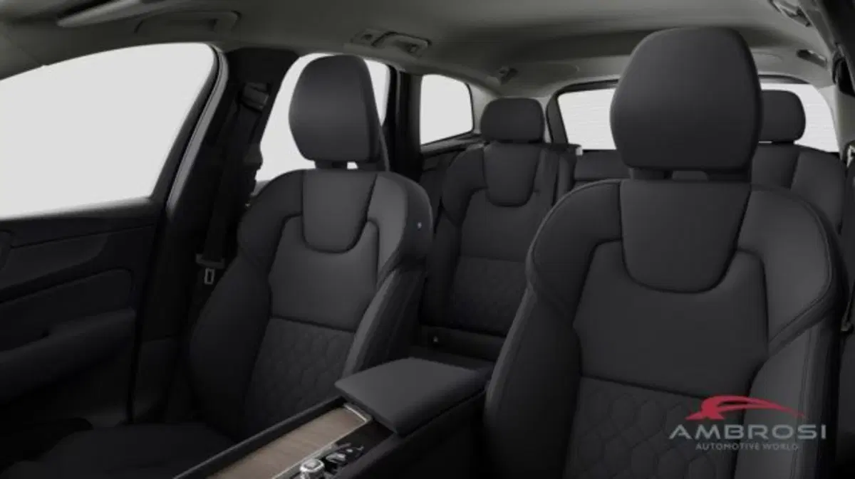 Volvo XC60 nuova a Perugia (8)