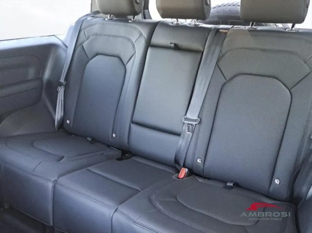 Land Rover Defender nuova a Perugia (10)