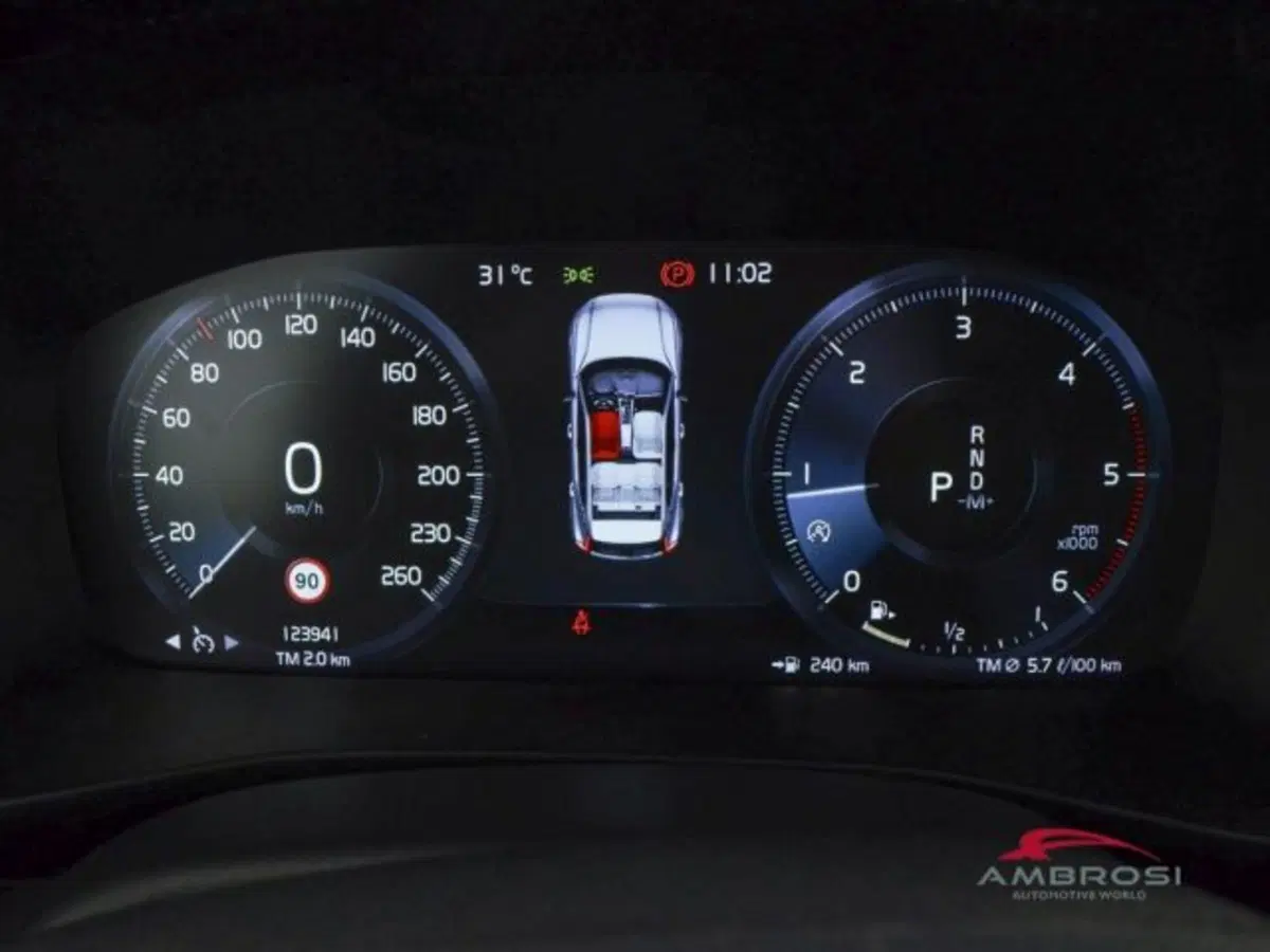 Volvo XC40 usata a Perugia (13)