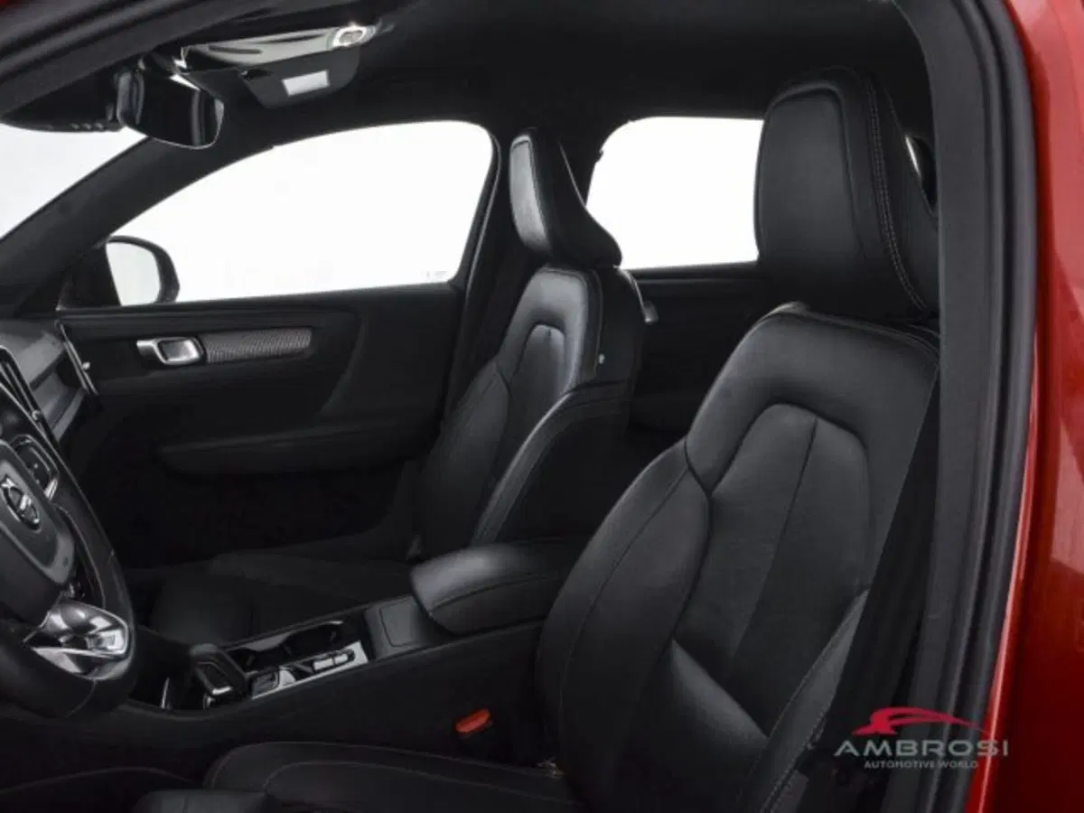 Volvo XC40 usata a Perugia (9)