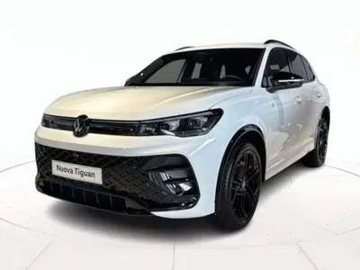 Volkswagen Tiguan 2.0 TDI 150 CV SCR DSG 4MOTION R-Line nuova a Arzignano