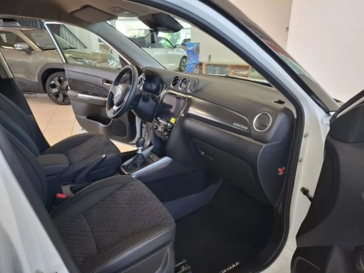 Suzuki Vitara nuova a Reggio Emilia (17)