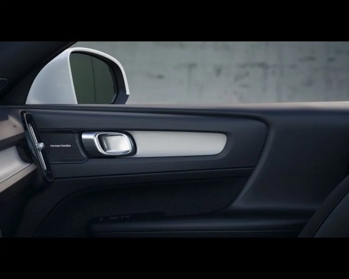 Volvo XC40 nuova a Treviso (16)