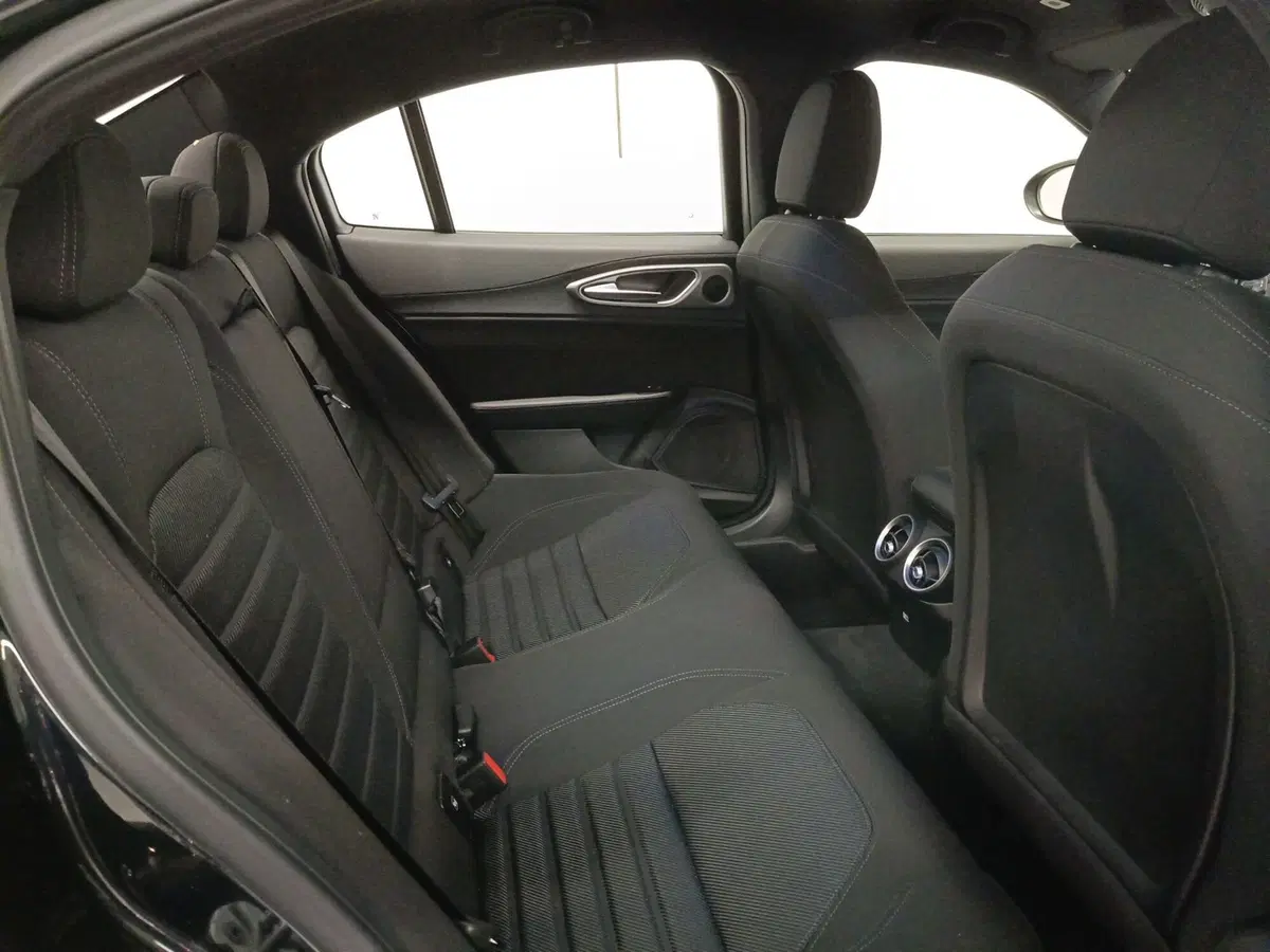 Alfa Romeo Giulia nuova a Ascoli Piceno (12)