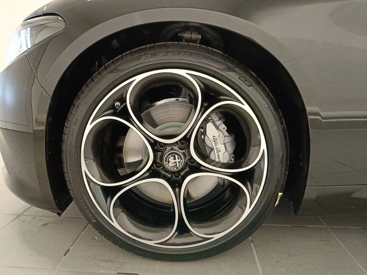 Alfa Romeo Giulia nuova a Ascoli Piceno (7)
