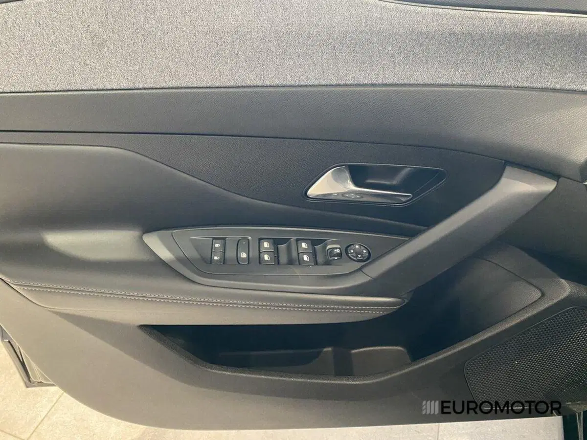 Peugeot 308 usata a Bari (13)