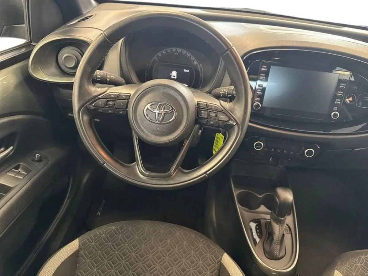 Toyota Aygo X usata a Prato (11)