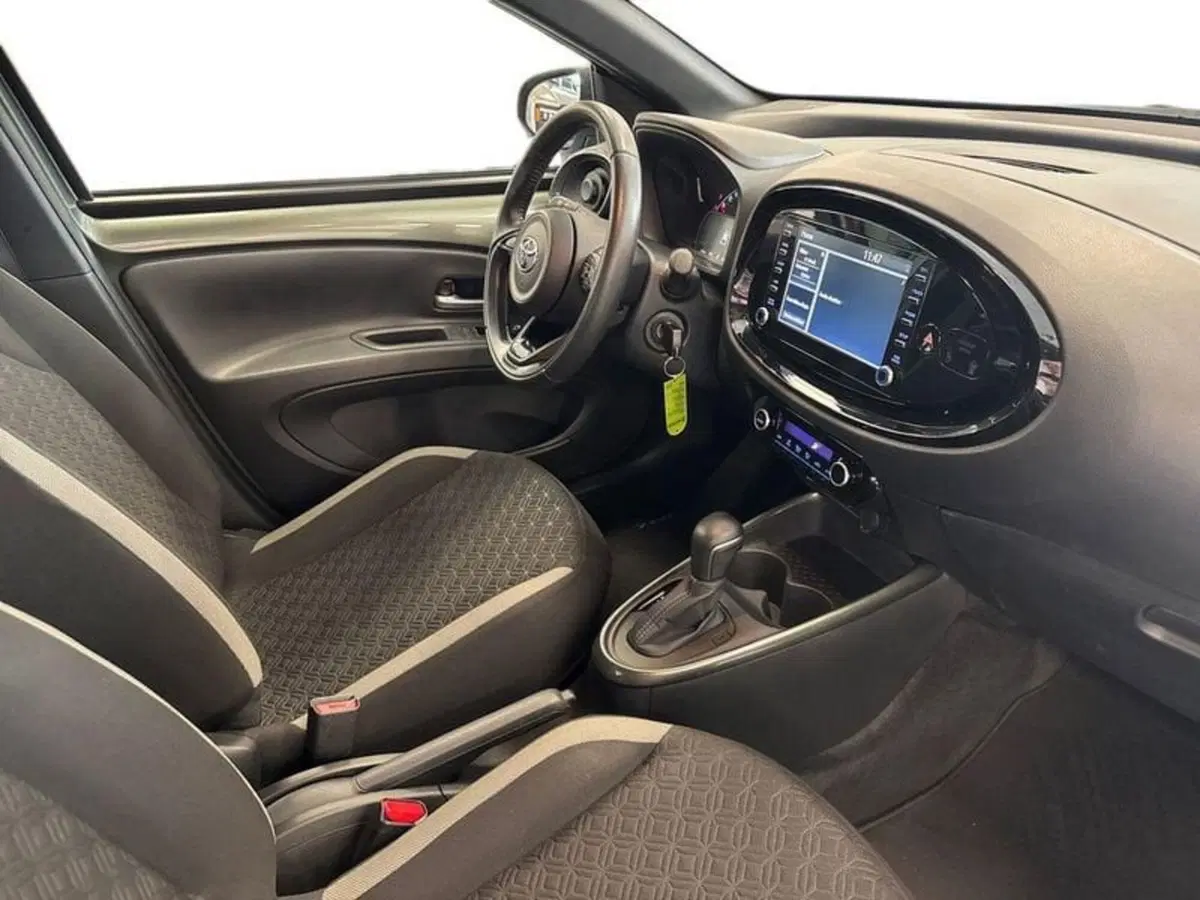 Toyota Aygo X usata a Prato (12)