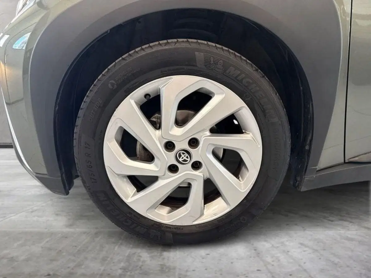 Toyota Aygo X usata a Prato (9)