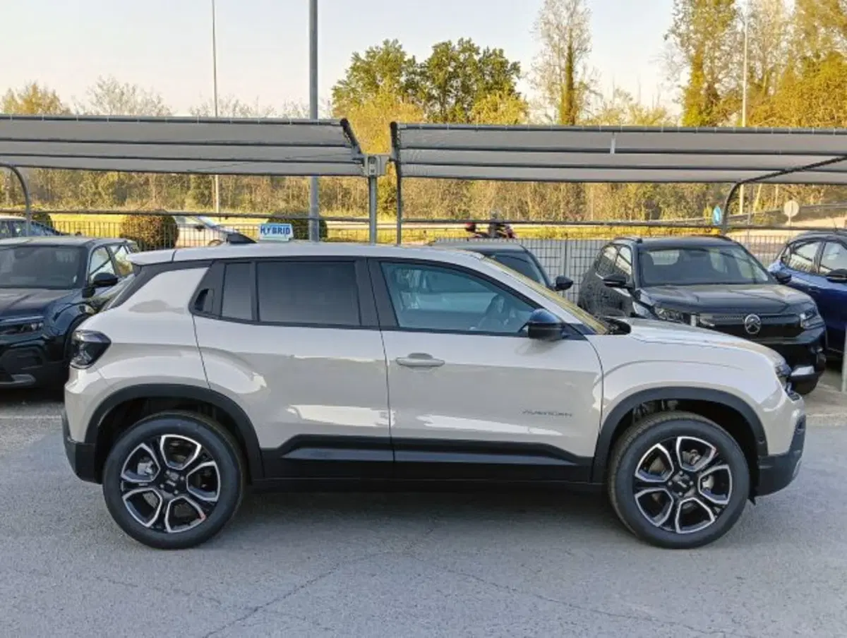Jeep Avenger nuova a Brescia (4)