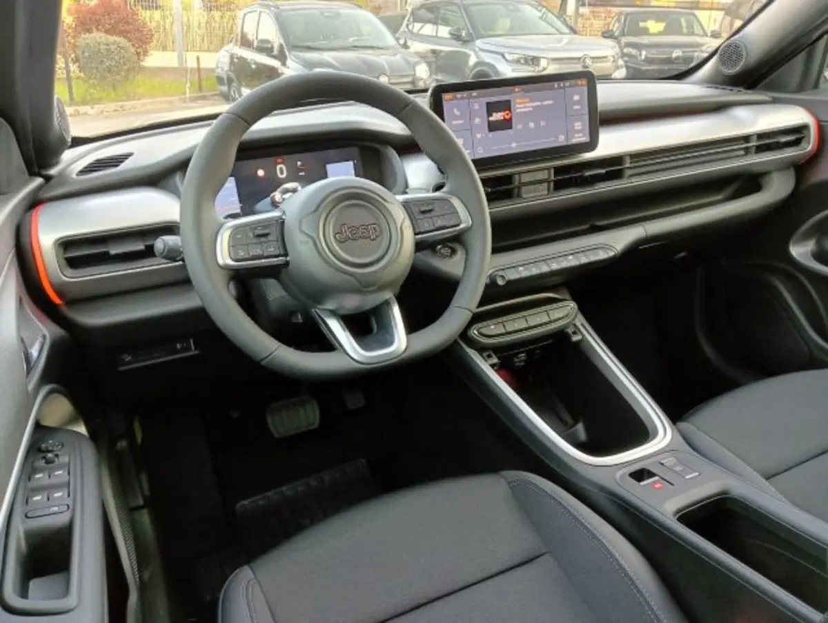 Jeep Avenger nuova a Brescia (6)