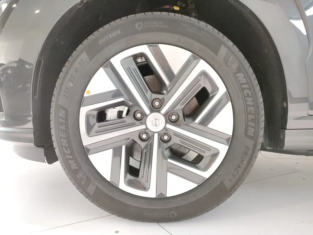 Hyundai Kona nuova a Teramo (7)
