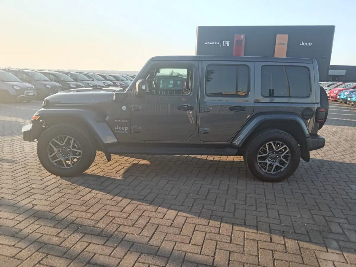 Jeep Wrangler Unlimited usata a Alessandria (9)