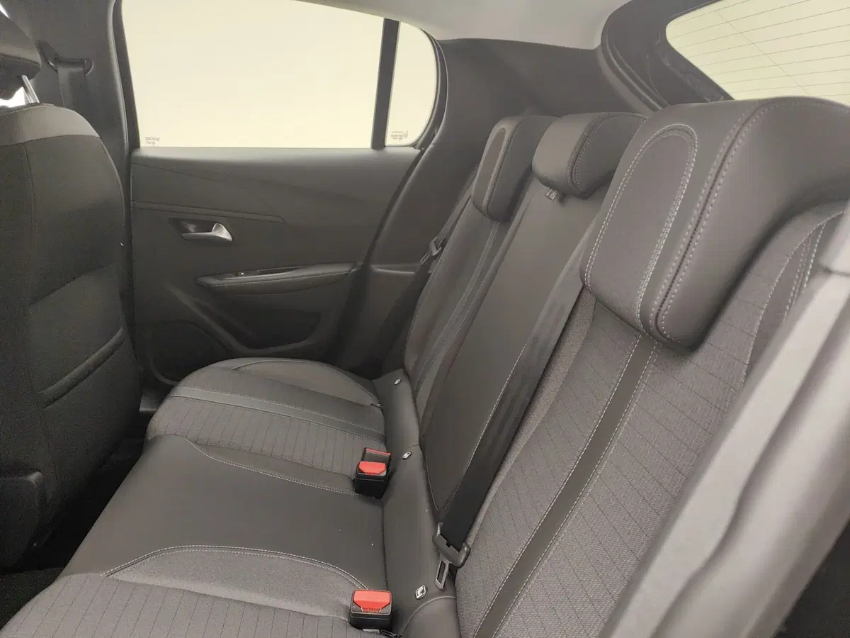 Peugeot 208 nuova a Como (13)