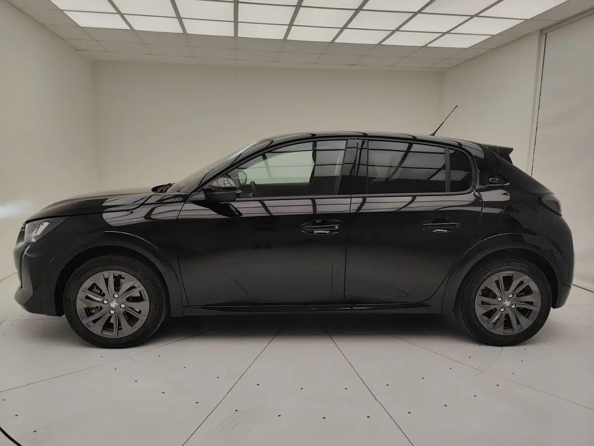 Peugeot 208 nuova a Como (19)