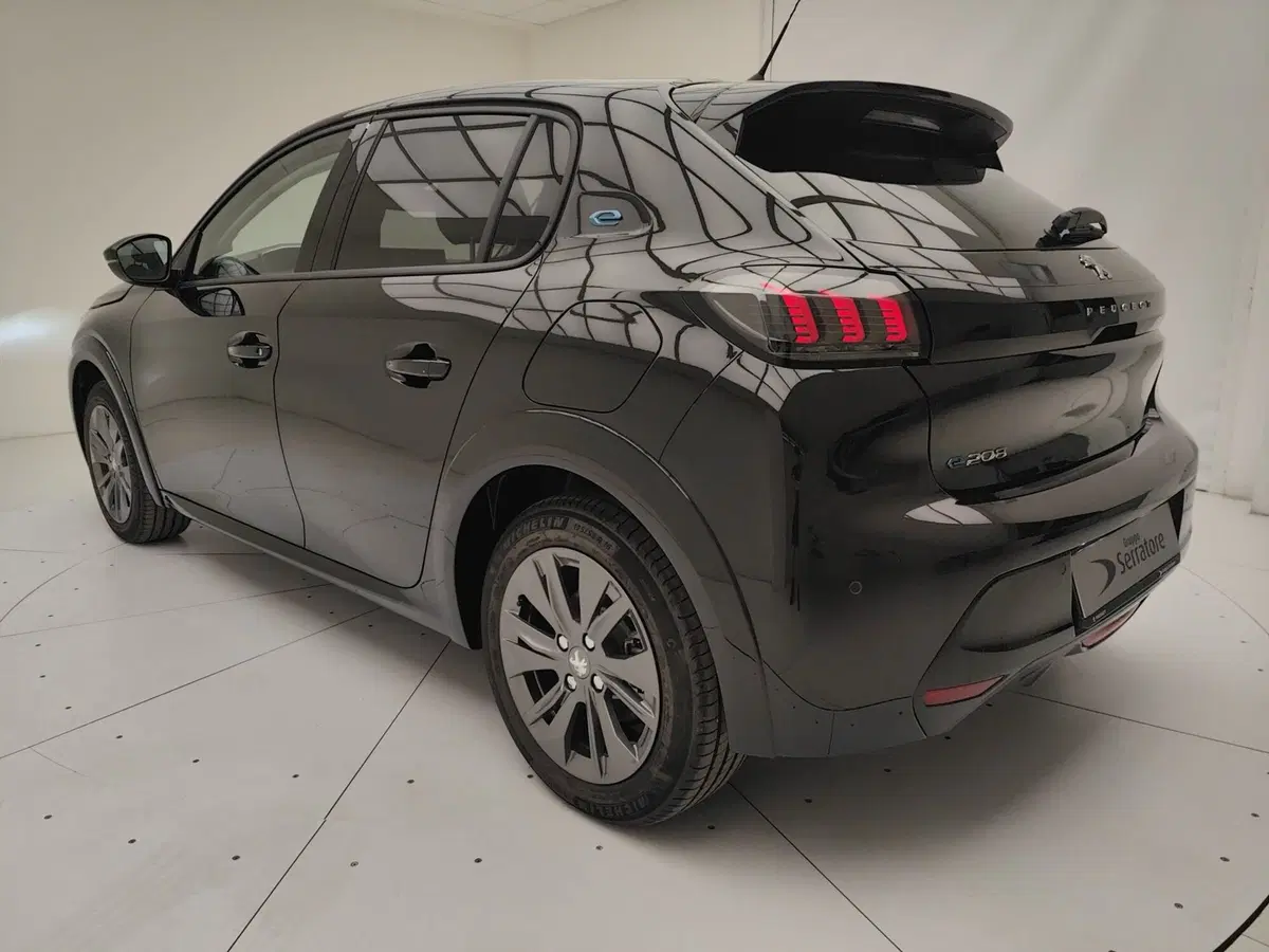 Peugeot 208 nuova a Como (4)