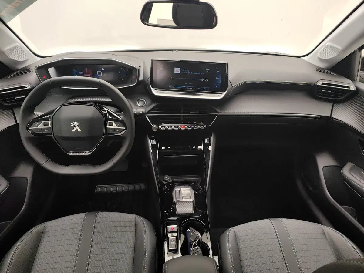 Peugeot 208 nuova a Como (7)