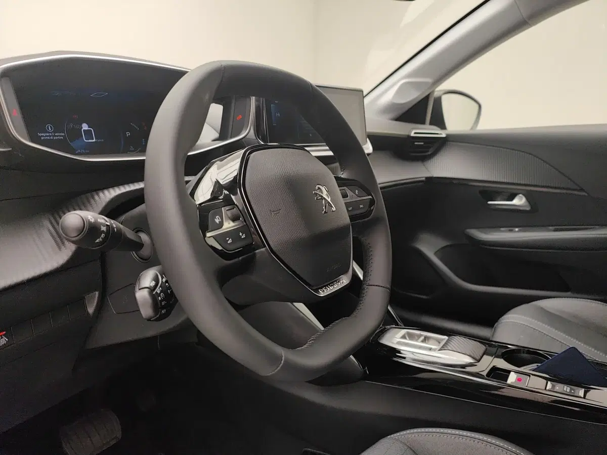 Peugeot 208 nuova a Como (9)