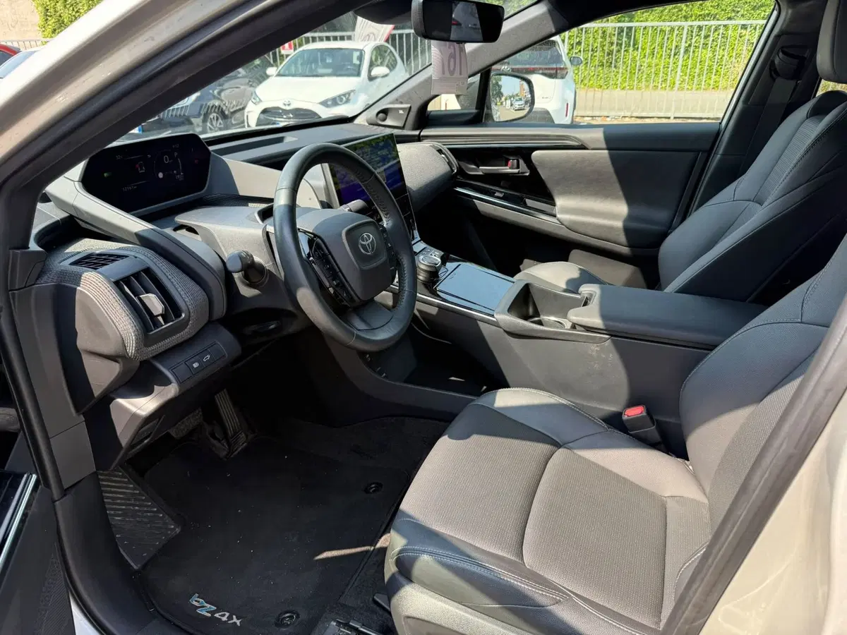 Toyota bZ4X usata a Piacenza (5)