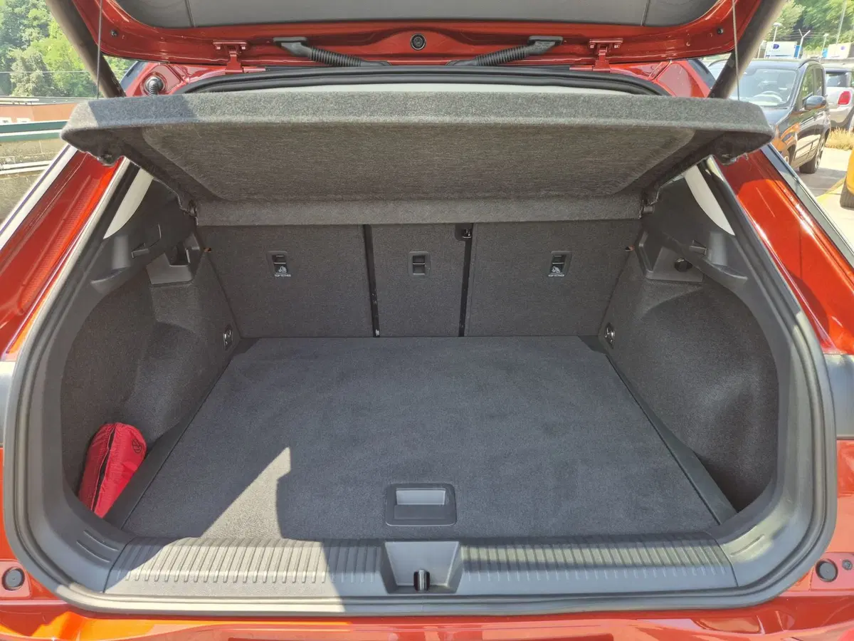 Volkswagen T-Roc usata  (11)