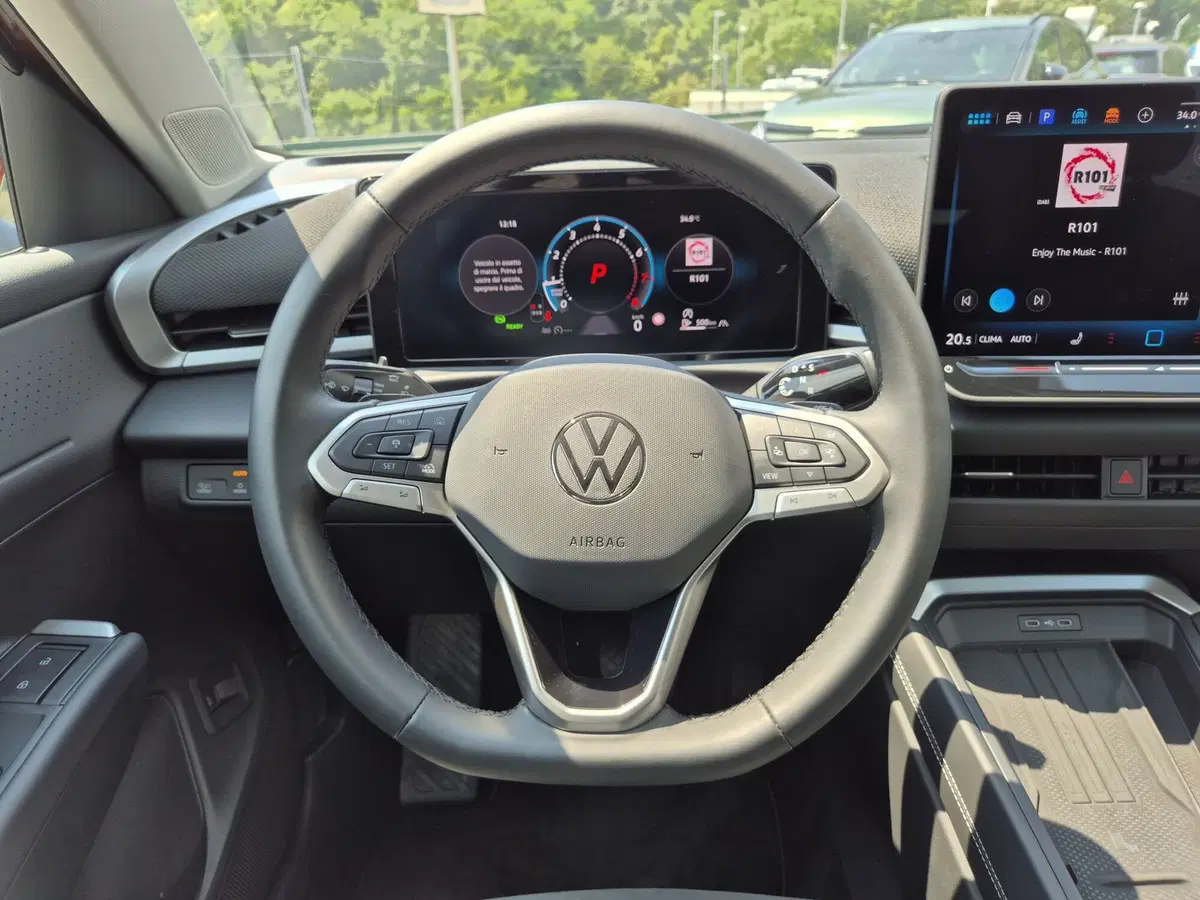 Volkswagen T-Roc usata  (18)