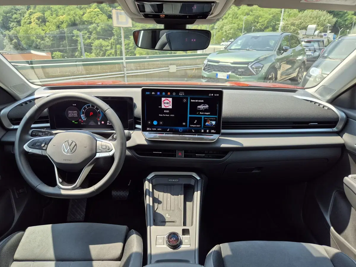 Volkswagen T-Roc usata  (8)