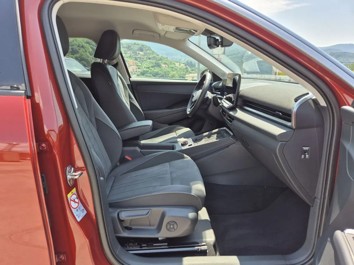 Volkswagen T-Roc usata  (9)